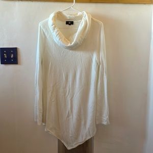 iZ Byer light weight sweater. White Size XL